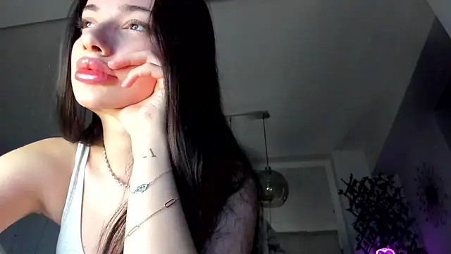 IreneVON online show from February 17, 3:42 pm