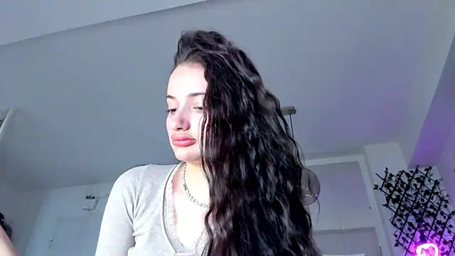 IreneVON online show from March 7, 3:28 pm