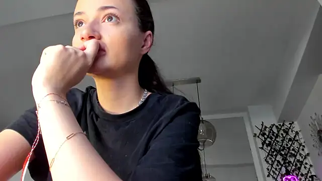 IreneVON online show from March 10, 5:33 am