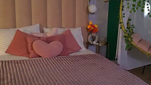 Eva Natsumi online show from December 2, 5:26 am