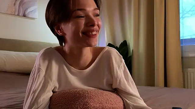 Eva Natsumi online show from March 3, 3:31 pm