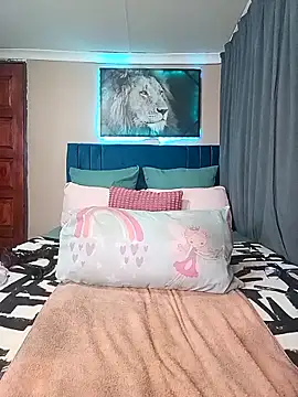 Queen-Chocolate online show from March 21, 3:22 am