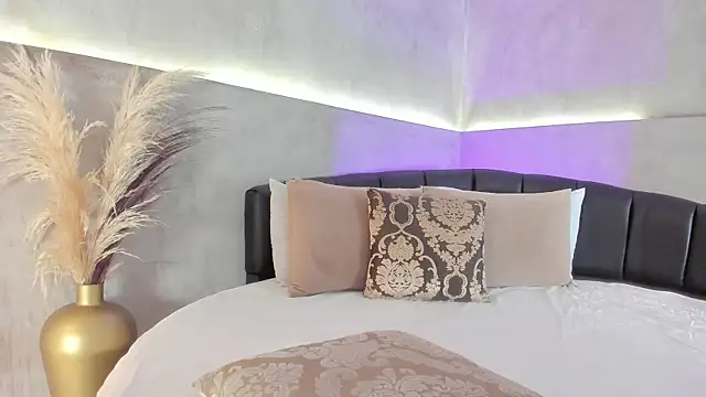 Nicol Lopez 1 online show from November 15, 9:00 pm