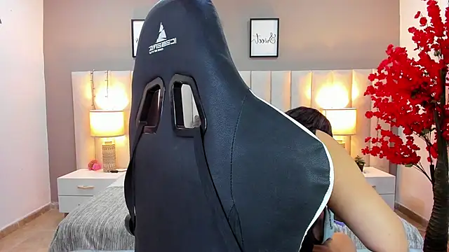 Snapshot of sara_parker069 chatting on September 19, 2:07 pm sara parker069 online show from September 19, 2:07 pm