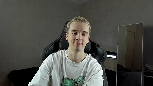 Snapshot of MasonWarholl chatting on December 13, 6:49 pm MasonWarholl online show from December 13, 6:49 pm