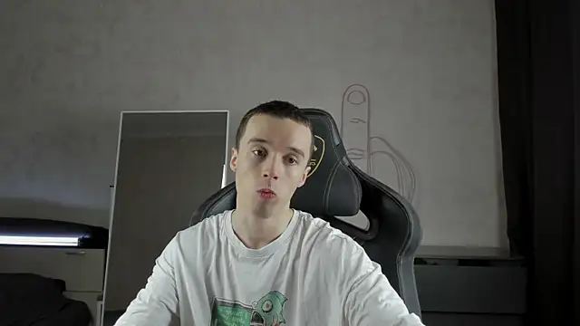 Snapshot of MasonWarholl chatting on January 9, 2:40 pm MasonWarholl online show from January 9, 2:40 pm