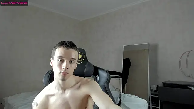 Snapshot of MasonWarholl chatting on January 26, 5:45 am MasonWarholl online show from January 26, 5:45 am