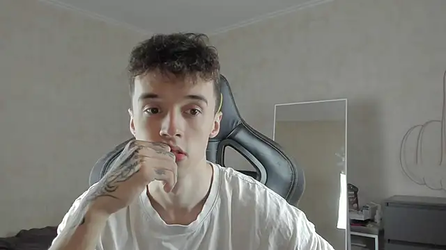 Snapshot of MasonWarholl chatting on October 6, 9:07 am MasonWarholl online show from October 6, 9:07 am