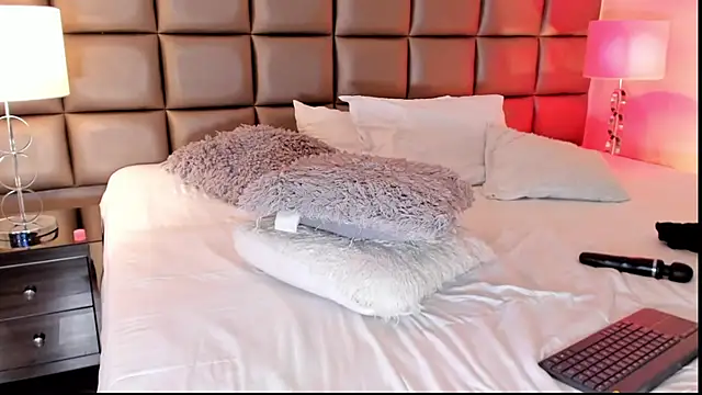 AnnyHizzle online show from February 5, 12:31 am