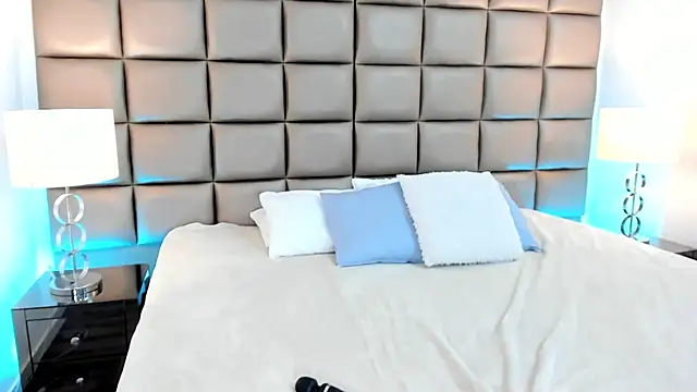 AnnyHizzle online show from March 18, 12:27 am