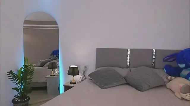 AnnyHizzle online show from September 22, 2:35 am