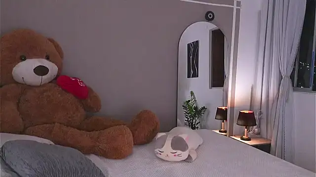 AnnyHizzle online show from October 6, 1:58 am