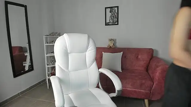 Alice23jones online show from October 3, 4:15 pm