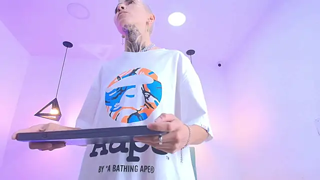 Tinny and Candy online show from February 21, 1:11 pm