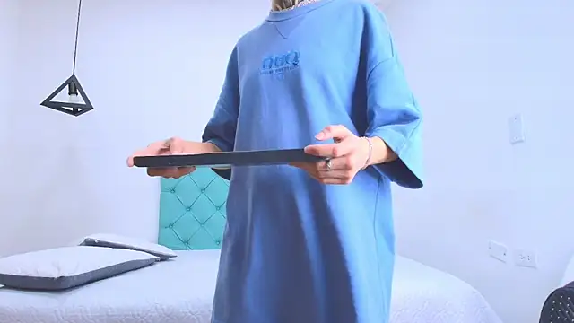 Tinny and Candy online show from March 14, 1:13 pm