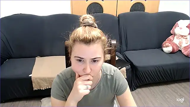 Snapshot of VioletaFlower7 chatting on January 18, 9:56 am VioletaFlower7 online show from January 18, 9:56 am