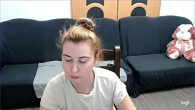 Snapshot of VioletaFlower7 chatting on January 23, 9:29 pm VioletaFlower7 online show from January 23, 9:29 pm