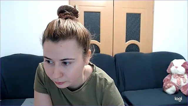 Snapshot of VioletaFlower7 chatting on January 27, 6:09 pm VioletaFlower7 online show from January 27, 6:09 pm