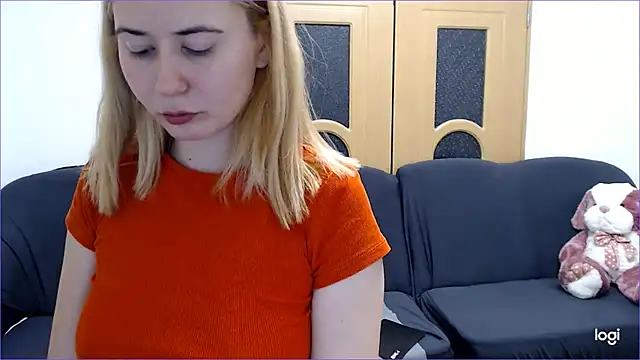 Snapshot of VioletaFlower7 chatting on February 8, 9:15 pm VioletaFlower7 online show from February 8, 9:15 pm