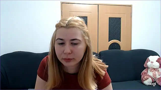 Snapshot of VioletaFlower7 chatting on February 10, 9:04 am VioletaFlower7 online show from February 10, 9:04 am