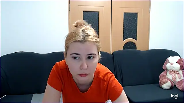 Snapshot of VioletaFlower7 chatting on February 14, 5:36 pm VioletaFlower7 online show from February 14, 5:36 pm