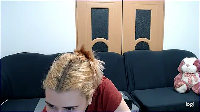 Snapshot of VioletaFlower7 chatting on February 17, 5:21 pm VioletaFlower7 online show from February 17, 5:21 pm