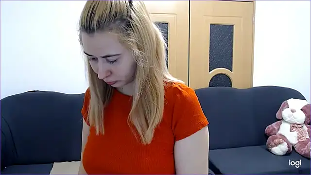 Snapshot of VioletaFlower7 chatting on March 3, 9:22 am VioletaFlower7 online show from March 3, 9:22 am