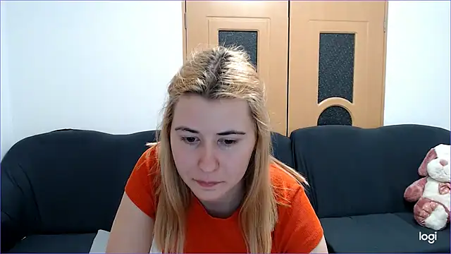 Snapshot of VioletaFlower7 chatting on March 7, 9:17 pm VioletaFlower7 online show from March 7, 9:17 pm