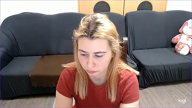 Snapshot of VioletaFlower7 chatting on March 17, 4:43 pm VioletaFlower7 online show from March 17, 4:43 pm