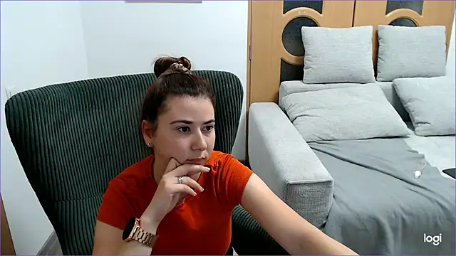 Snapshot of VioletaFlower7 chatting on October 31, 9:21 am VioletaFlower7 online show from October 31, 9:21 am