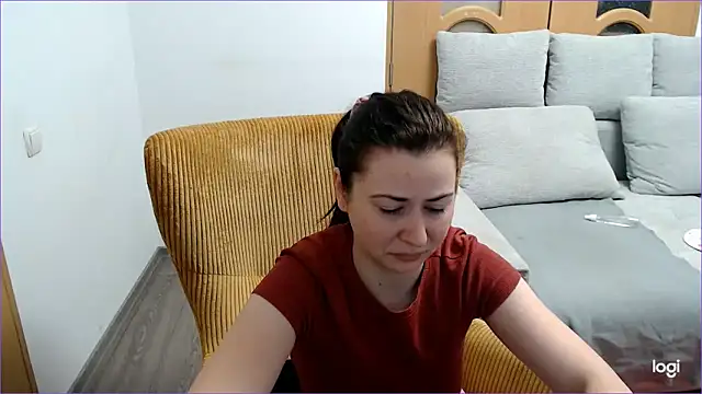 Snapshot of VioletaFlower7 chatting on April 14, 9:59 am VioletaFlower7 online show from April 14, 9:59 am