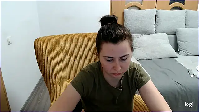 Snapshot of VioletaFlower7 chatting on April 15, 7:58 pm VioletaFlower7 online show from April 15, 7:58 pm
