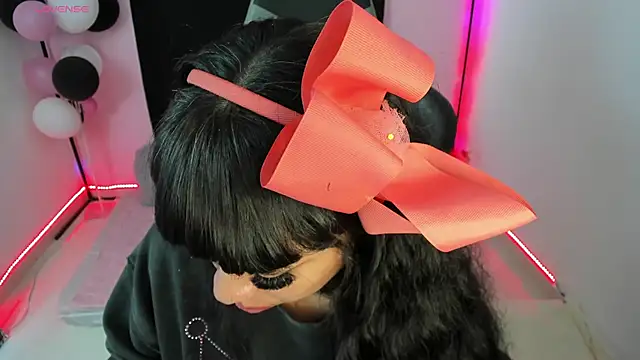 zoesullivan online show from December 10, 1:00 pm