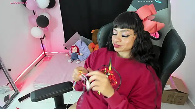 zoesullivan online show from December 14, 10:13 am