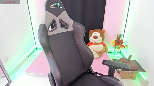 zoesullivan online show from December 27, 9:28 am