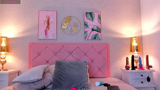 Ginger Violetta  online show from February 6, 7:40 pm