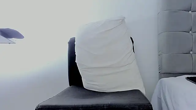 Snapshot of Ladysexy_hot19 chatting on January 31, 8:43 am Ladysexy hot19 online show from January 31, 8:43 am