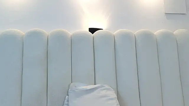 Juliabadlee online show from February 15, 11:34 pm