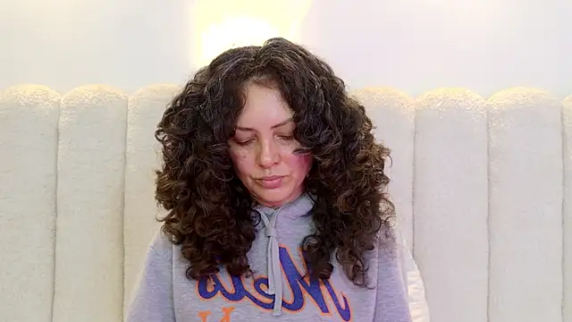 Juliabadlee online show from April 17, 12:02 am