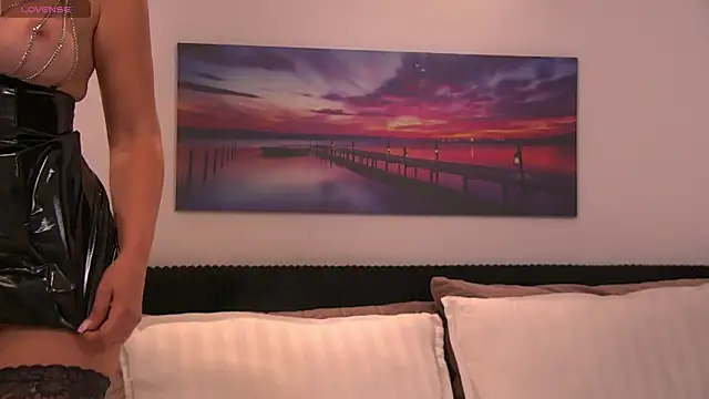 EmaCourtis online show from October 10, 11:42 am