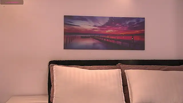 EmaCourtis online show from October 28, 11:47 am