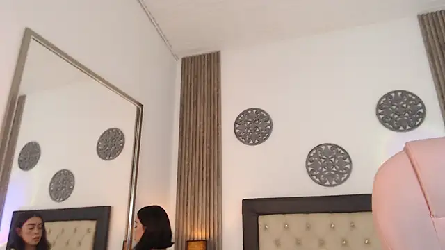 Julieta De Los Angeles online show from December 30, 8:15 pm