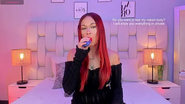 SkinnyFoxy online show from April 4, 8:50 pm