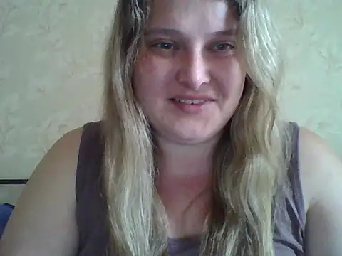 Snapshot of ParisMimi chatting on May 12, 10:45 am ParisMimi online show from May 12, 10:45 am