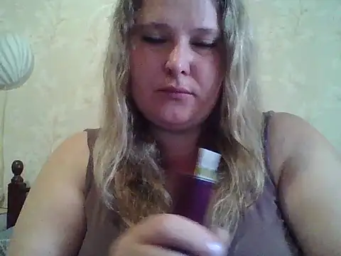 Snapshot of ParisMimi chatting on May 26, 7:15 am ParisMimi online show from May 26, 7:15 am