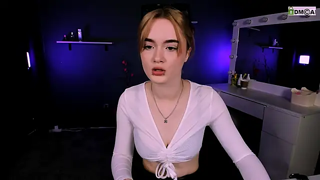 liana kisses online show from March 7, 8:22 pm