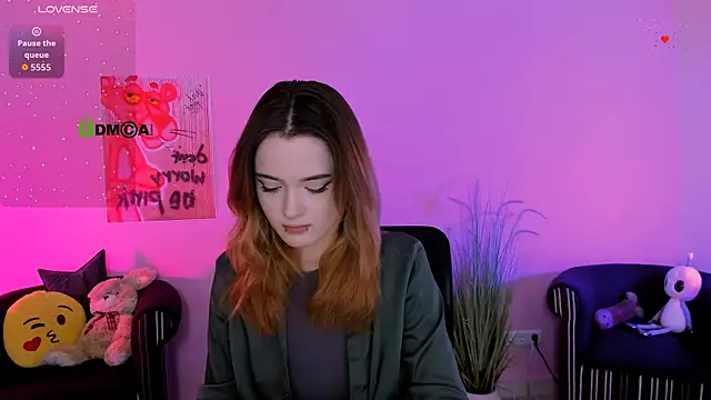 liana kisses online show from January 17, 8:45 pm