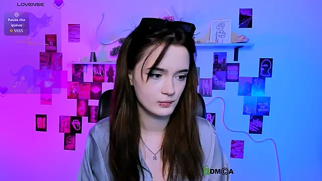 liana kisses online show from April 4, 7:44 pm