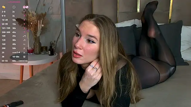 LeslieMines online show from November 28, 6:05 am