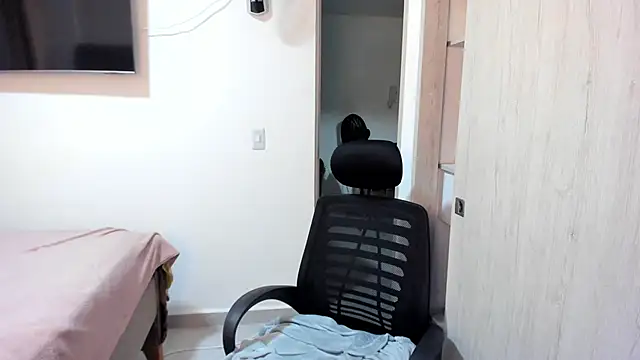 misstoya online show from December 23, 1:47 am